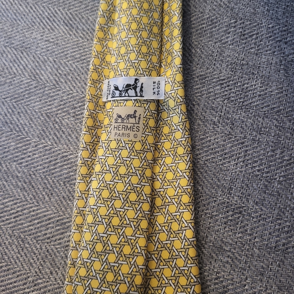 Vintage Hermès Yellow Silk Tie Style 7578 SA